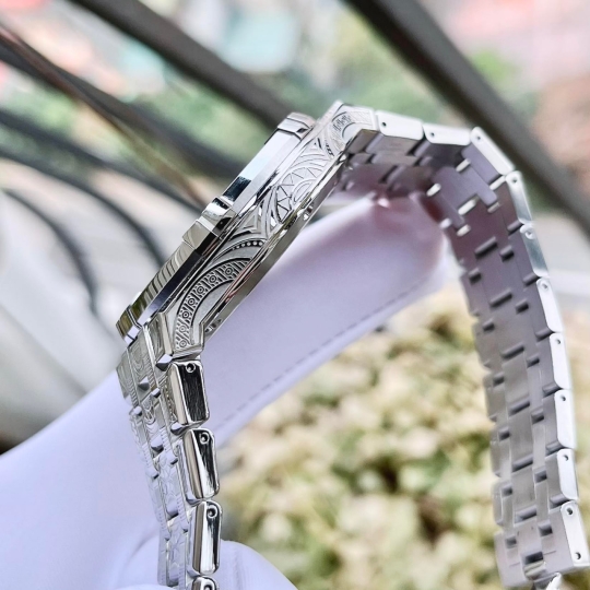 Maurice Lacroix Aikon Urban Tribe AI6008-SS009-330-1
