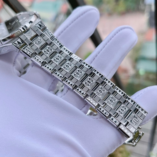 Maurice Lacroix Aikon Urban Tribe AI6008-SS009-330-1
