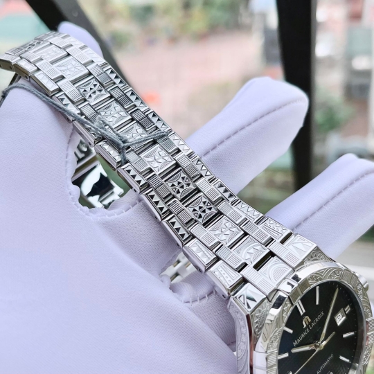 Maurice Lacroix Aikon Urban Tribe AI6008-SS009-330-1